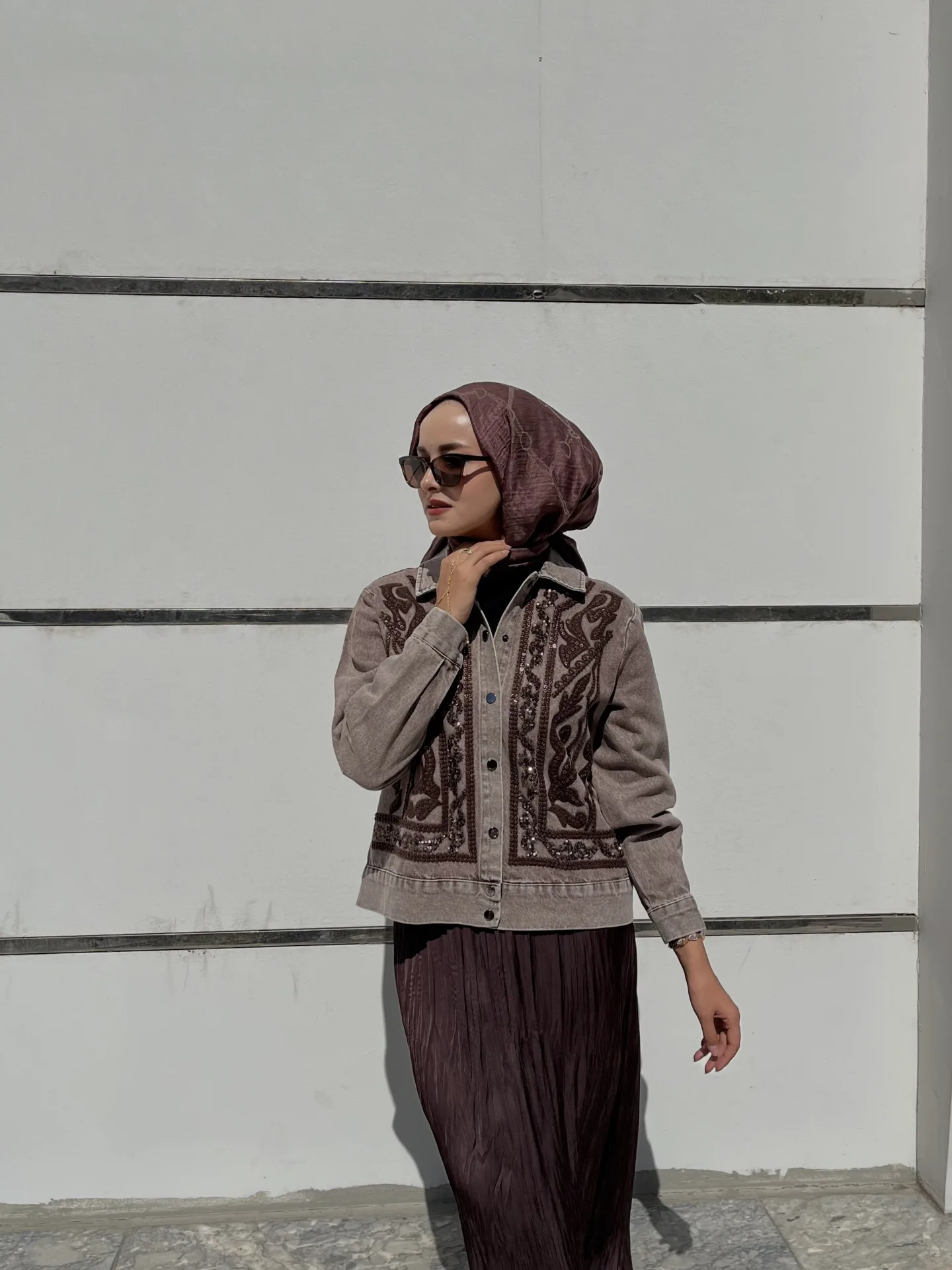 Taş ve Nakış işlemeli Kot ceket - 11
